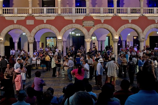 Dancers in Plaza Grande, Mérida